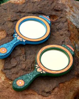 Explicitly designed hand mirror