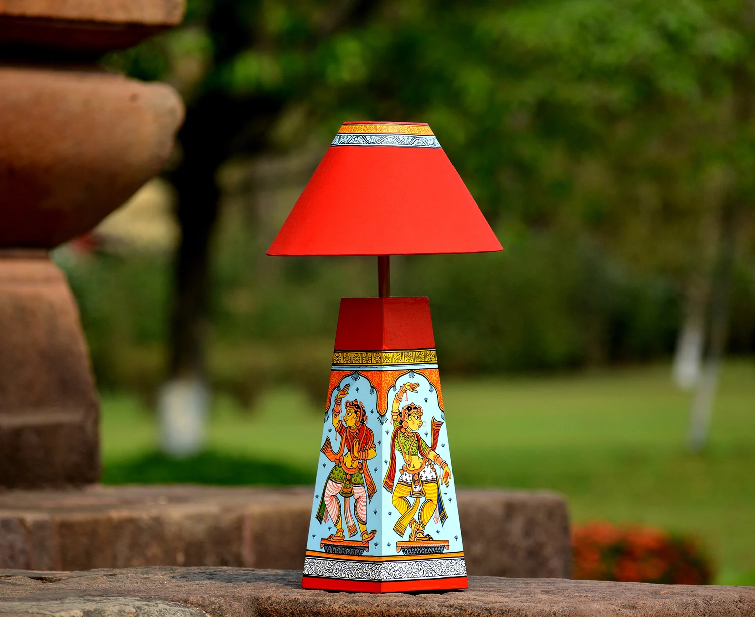 Wooden pattachitra Sakhi motif table lamp – Art Godaam