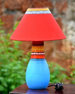 Wooden pattachitta table lamp