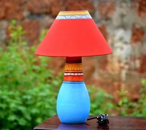 Wooden pattachitta table lamp