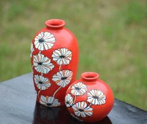 Terracotta flower motif duo vases(red)