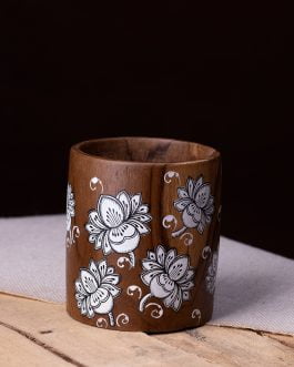 Hand painted pattachitra lutus motif round akacia wood pen stand