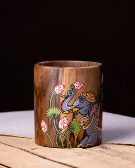 Hand painted pattachitra elephant round akacia wood pen stand