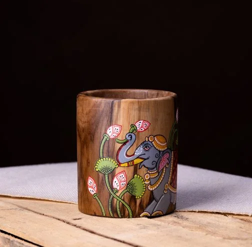 Hand painted pattachitra elephant round akacia wood pen stand