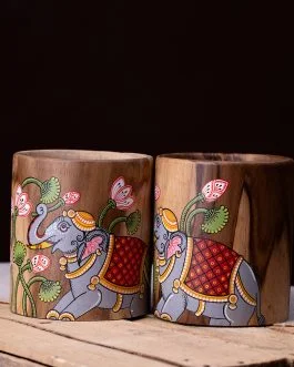 Hand painted pattachitra elepahnt duo round akacia wood pen stand