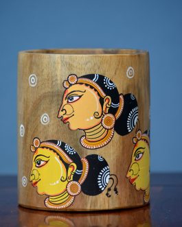 Hand painted pattachitra sakhi round akacia wood pen stand
