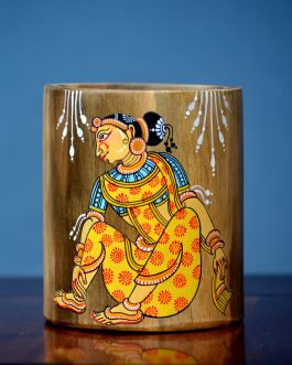 Hand painted pattachitra mohini round akacia wood pen stand