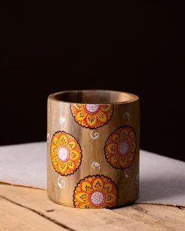 Hand painted pattachitra flower motif round akacia wood pen stand